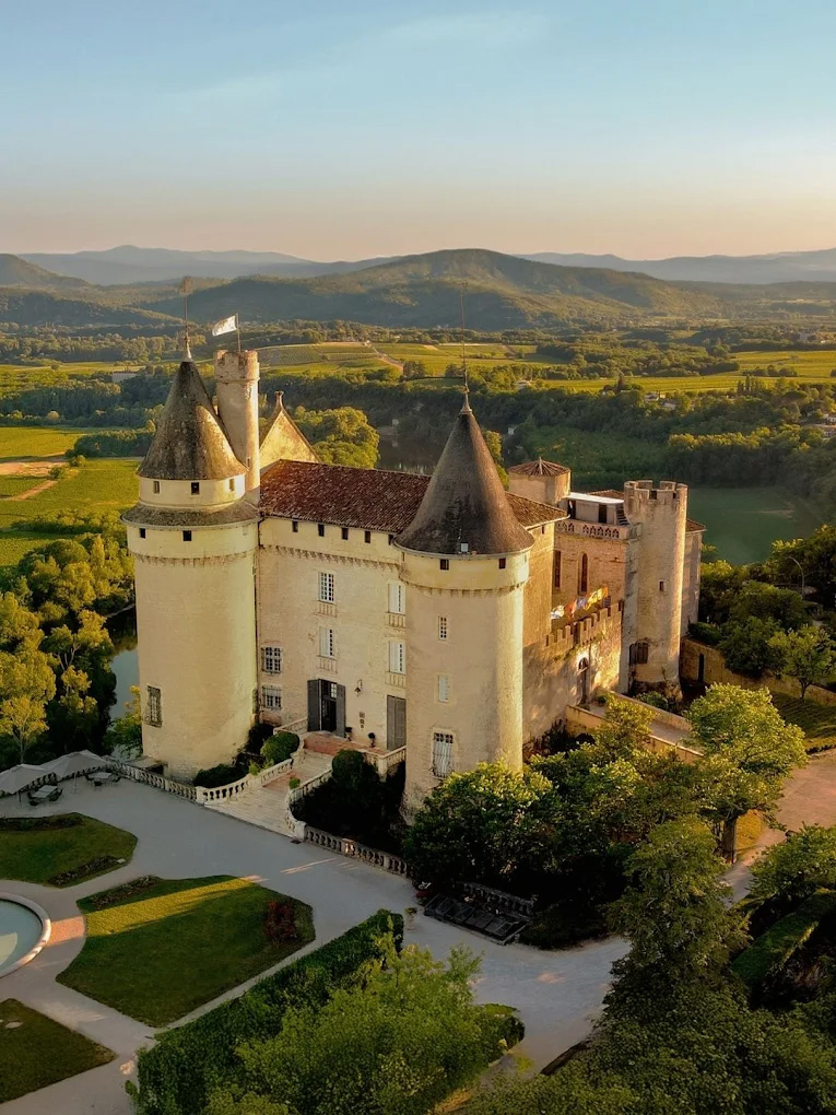 ChâteauMercues près de Cahors, vu du ciel.