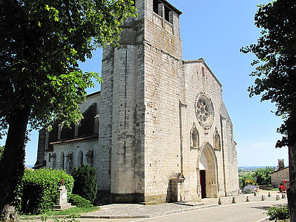 Vue de la collégiale de Montpezat de Quercy