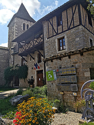 Vue de la mairie de Cayriech