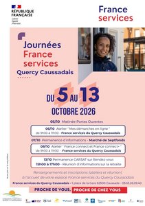 Dame qui regarde à travers une porte